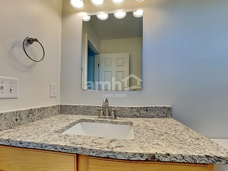 371 Derby Ct — Photo 10
