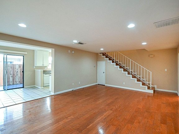 3rd image of 17065 Roscoe Blvd Unit 5