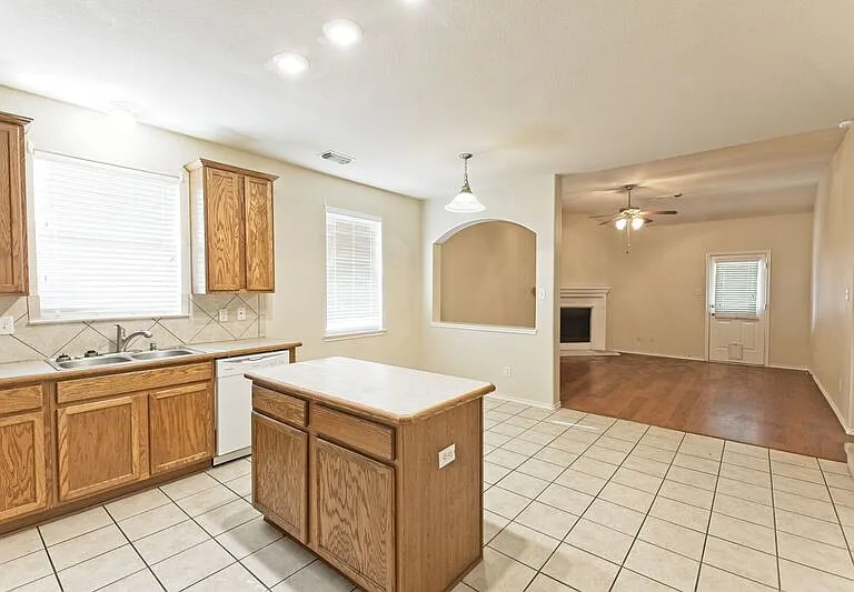 4009 Hidden Meadow Ct — Photo 9