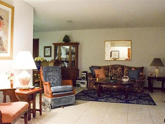 4th image of 2825 Moss Grove Blvd