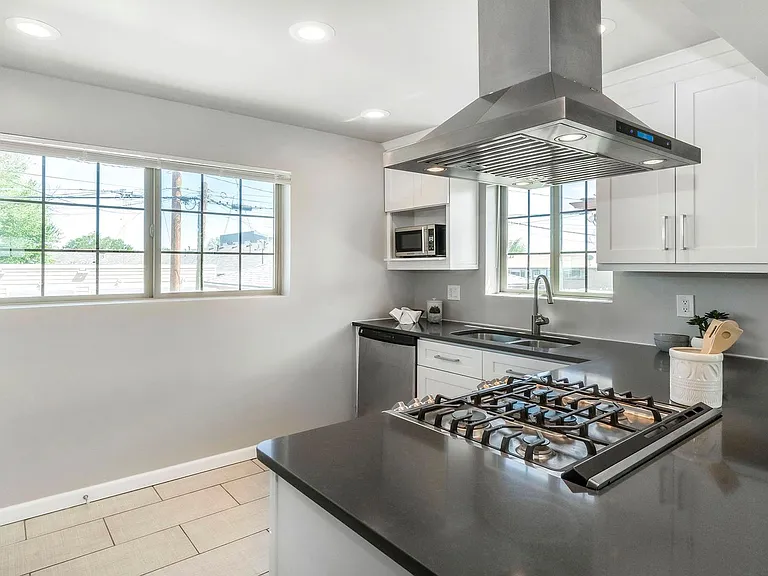 Sloan's Lake: 2-Bedroom 1 Bath With High-End Finishes — Photo 14
