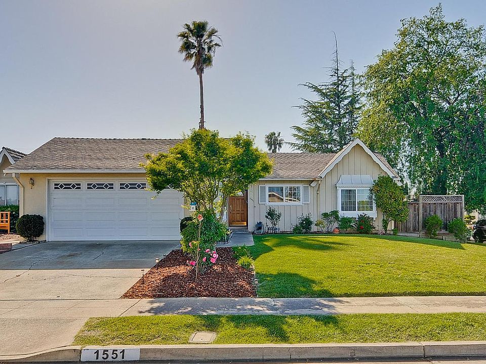 1st image of 1551 McGregor Way