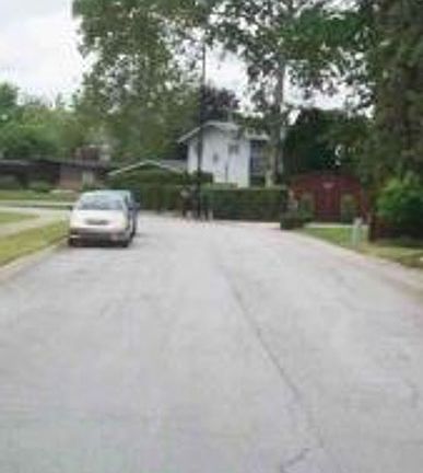 Exterior Neighborhood (street photo)