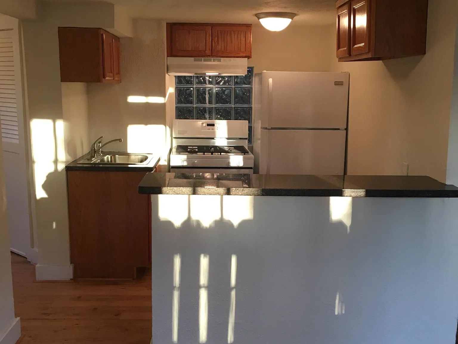 Studio, 550 sqft, $1,000 — Photo 3