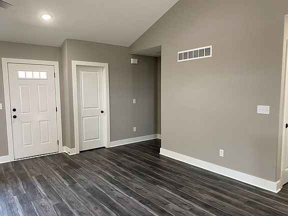 5th image of 5269 N Toben St