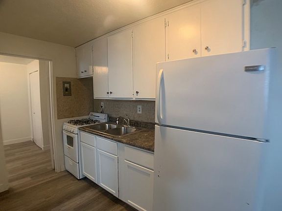 2nd image of 405 Fairview Ave N APT 2