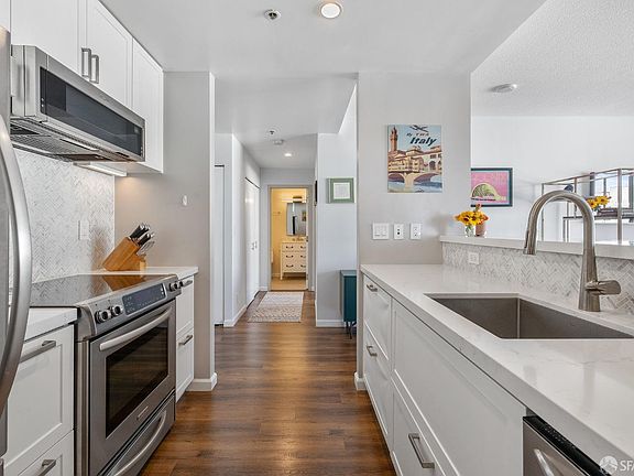 5th image of 300 3rd St APT 905