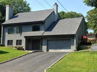 1675 Cutspring Rd, Stratford, CT 06614