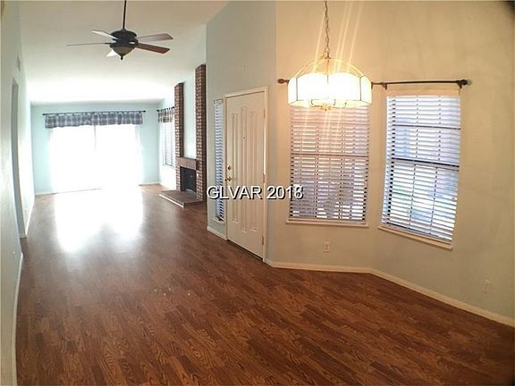 4th image of 2433 Pickwick Dr #24