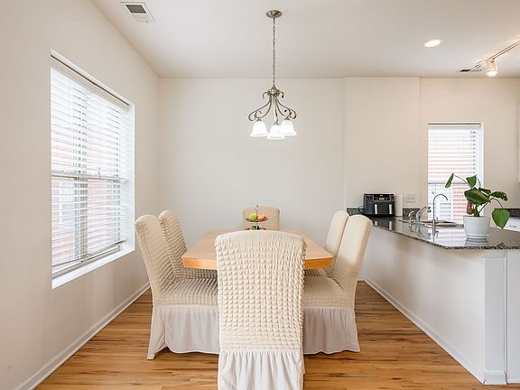 5th image of 351 E 25th Pl #20-B