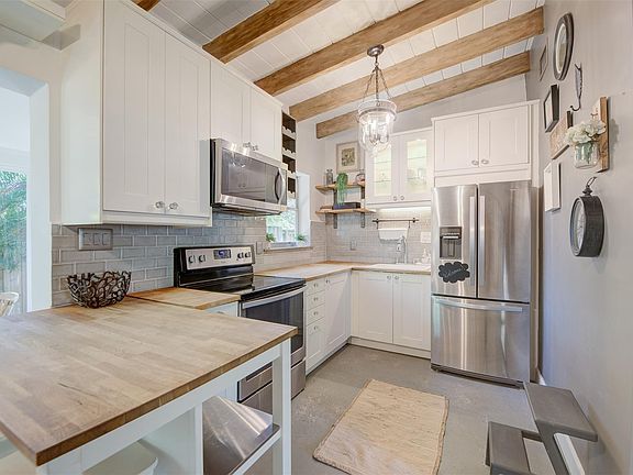 2nd image of 950 SW 18th Avenue