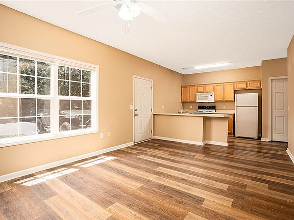3rd image of 303 N Ross St