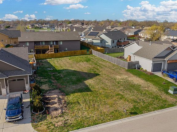 2nd image of 945 Cedar Brook Cir