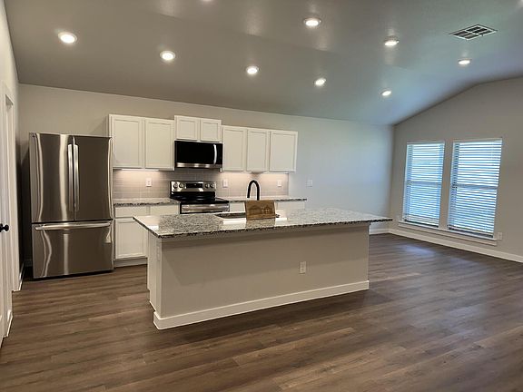 2nd image of 2610 Helena Ave