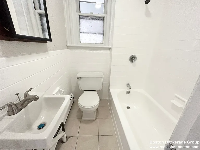160-165 Gove St #1 — Photo 5