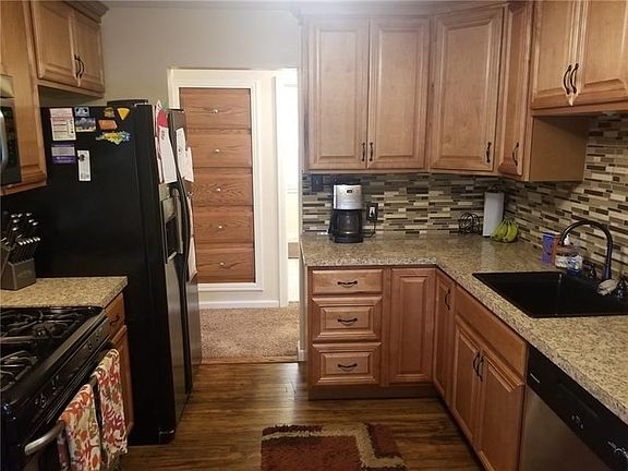 4th image of 12 Woodrow St