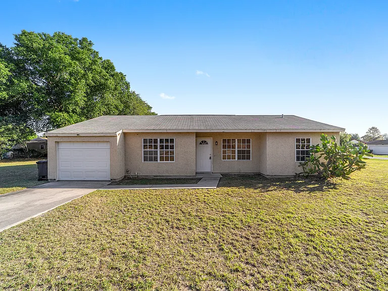 325 Oak Track Crse — Photo 1