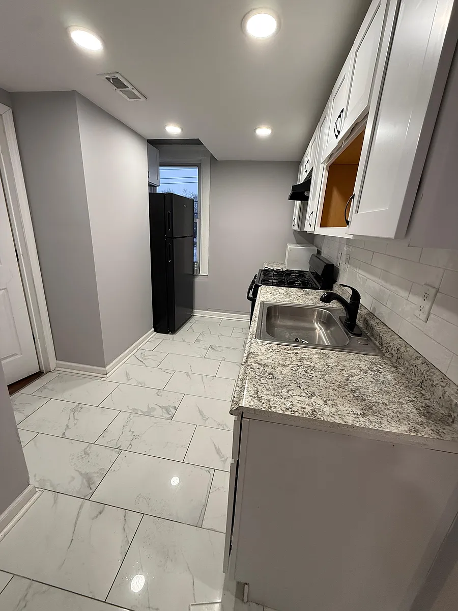 Building Photo - 50 Daisy St #2