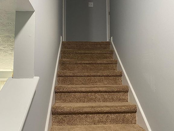 5th image of 459 Elizabeth Ln