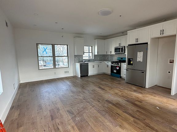 5th image of 109 Yetman Ave #2