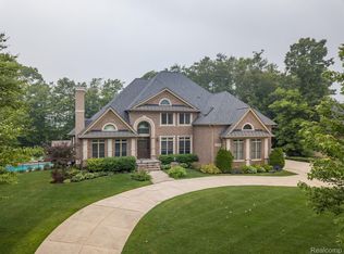 23754 Point O Woods Ct, South Lyon, MI 48178