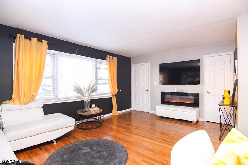 1st image of 88 Manchester Pl Floor 1