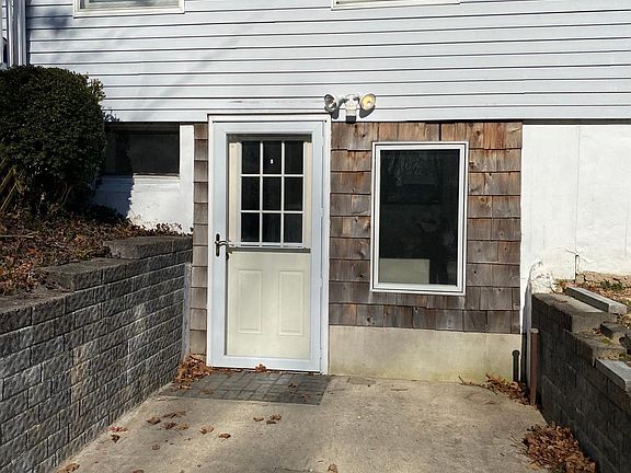 2nd image of 519 Park Ave