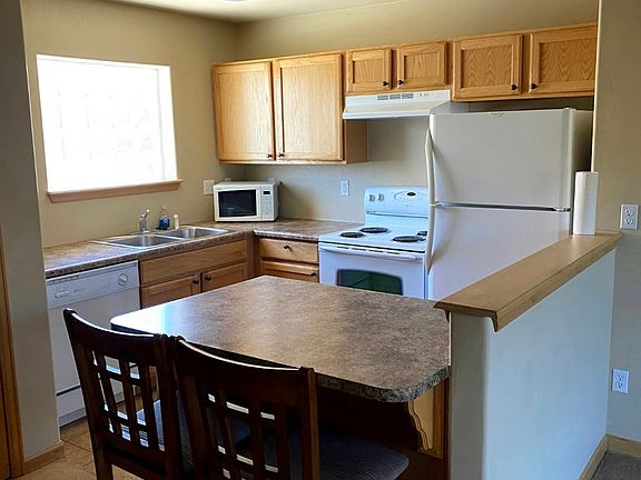 4th image of 395 Greenhorn Ave #B