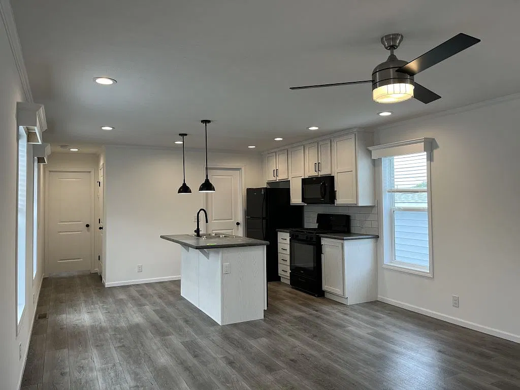 3 bed, 2.0 bath, 1216 sqft, $1,799 — Photo 3