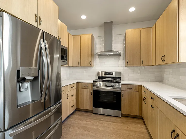 2567 W Pikes Peak Dr — Photo 2
