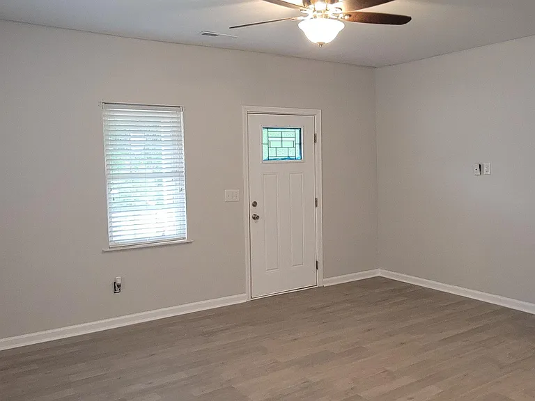 306 W Enterprise St — Photo 4
