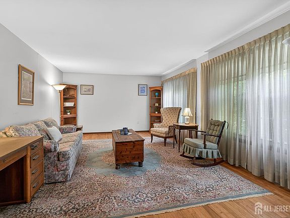 4th image of 1575 Miriam Dr