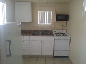 109 W White St, Barstow, CA