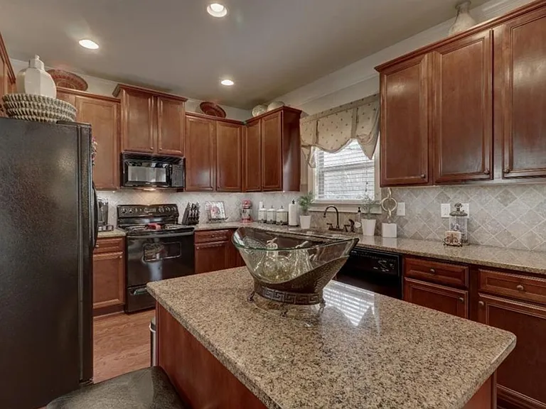 3196 Moon Stone Ln — Photo 10