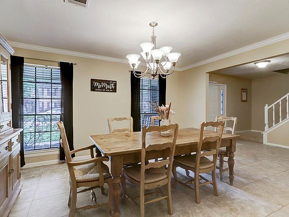 4th image of 4022 Oak Gardens Dr