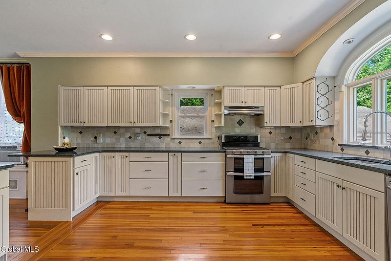 5th image of 17 Mullens Road