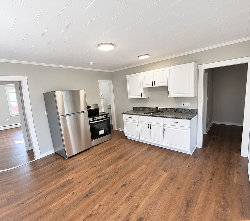1st image of 10 Main St #4