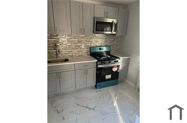 Building Photo - 1367 E 57th St #1