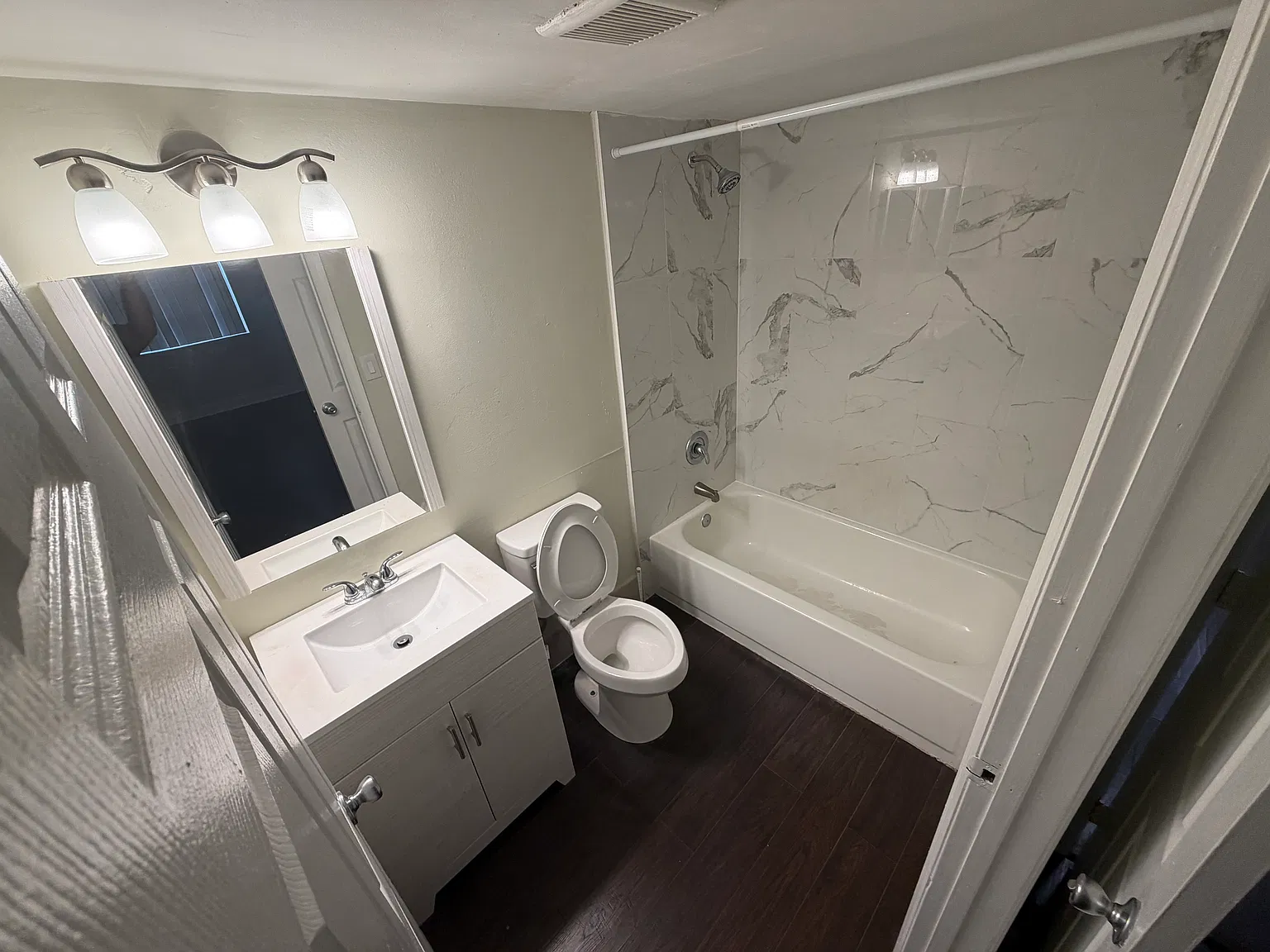 Sunset Square Apartments — Photo 4