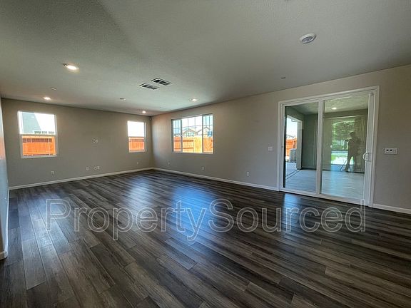 3rd image of 1587 W Woodward Ave