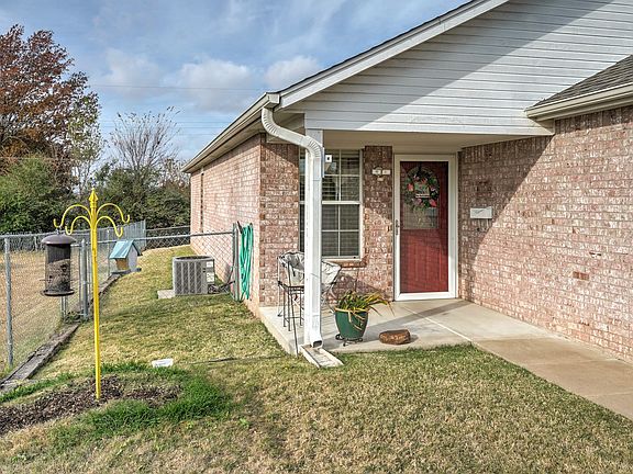 3rd image of 820 S Watchorn St
