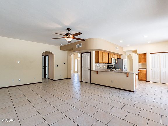 5th image of 372 E Thomas Jefferson Way