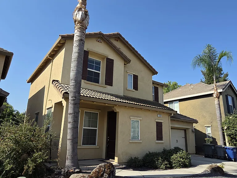 1350 Belmont Dr — Photo 2