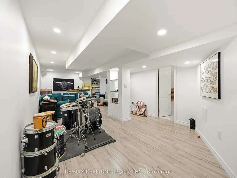 23 Amberty St — Photo 27