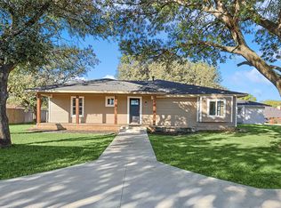 302 Woodlawn St, Krum, TX 76249