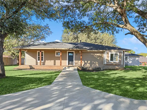 302 Woodlawn St, Krum, TX 76249