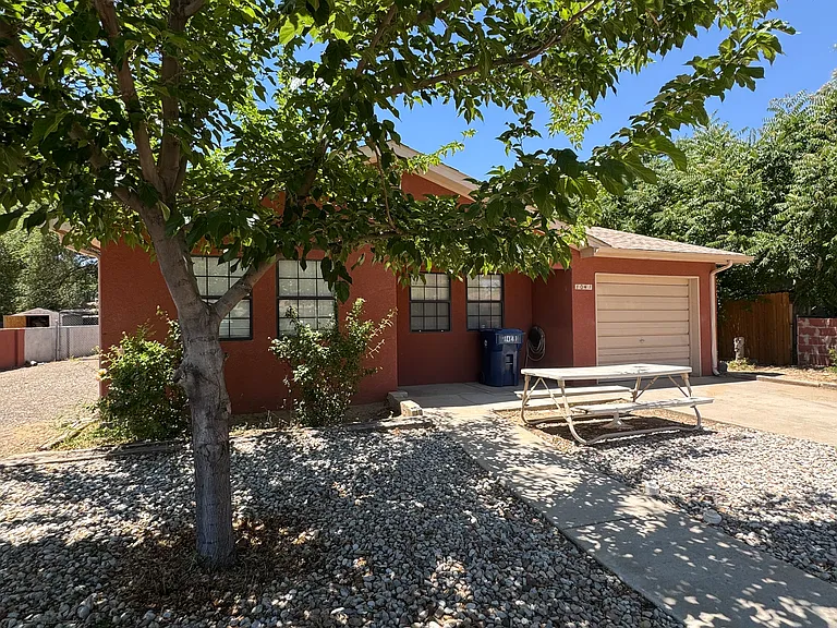 1041 Peach Ct SE — Photo 2