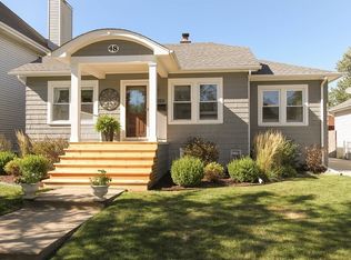 48 W Glenlake Ave, Roselle, IL 60172
