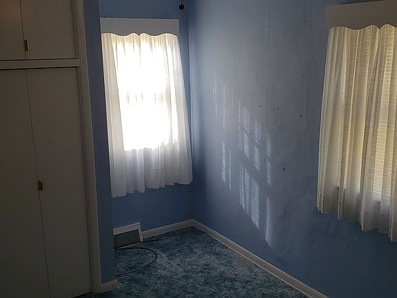 5th image of 615 W Linden Ave