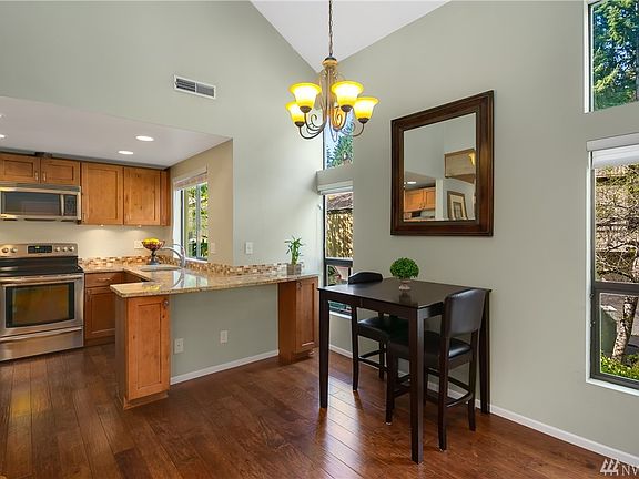 4th image of 10905 NE 35th Pl #20-2
